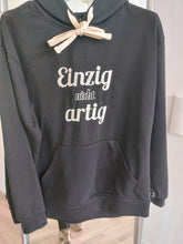 Laden Sie das Bild in den Galerie-Viewer, Hoodie &quot;Einzig nicht artig&quot;
