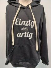 Laden Sie das Bild in den Galerie-Viewer, Hoodie &quot;Einzig nicht artig&quot;
