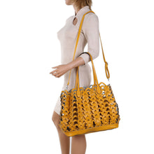 Laden Sie das Bild in den Galerie-Viewer, Damen Schultertasche - yellow ,F/S 2021
